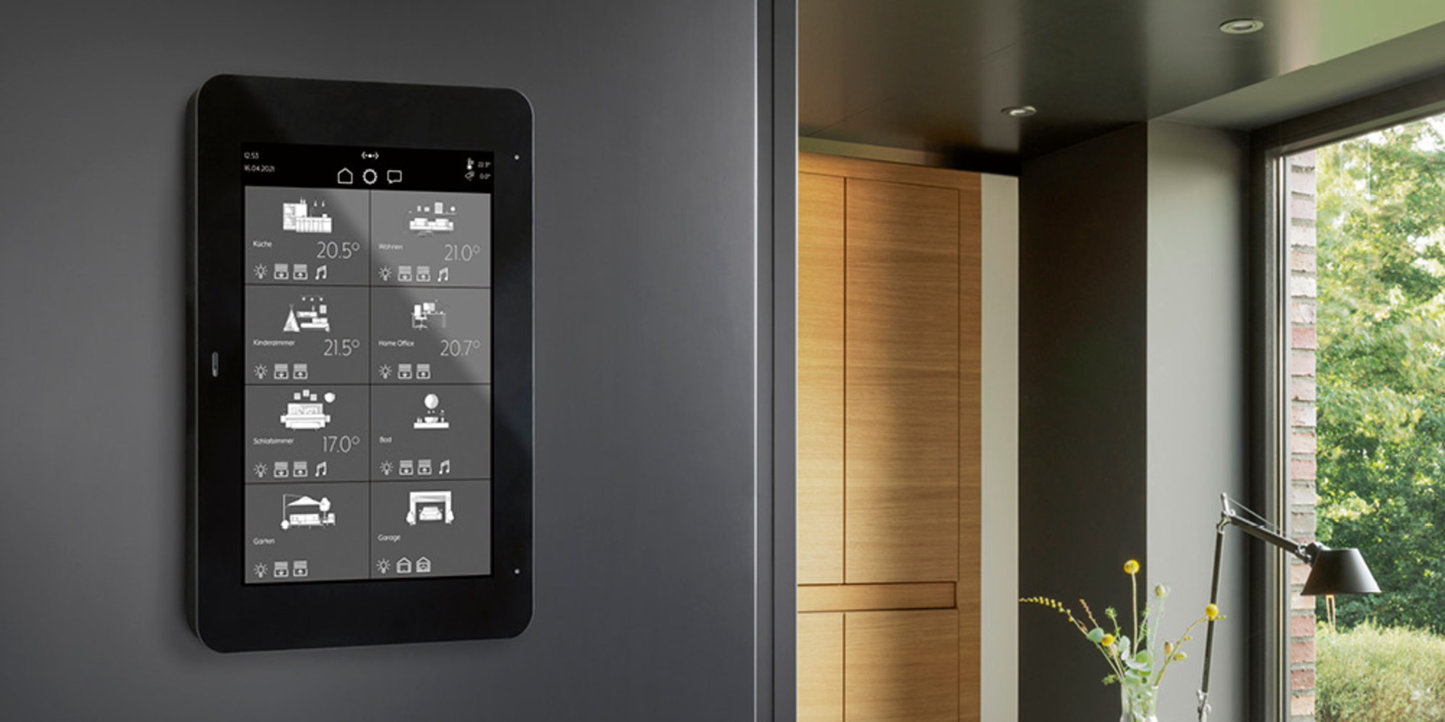 JUNG Smart Panel 8 bei Emil Klaas & Sohn GmbH & Co. KG in Wiesbaden